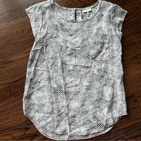 Joie Tops - Joie Silk Animal Print Blouse Short Sleeve Black White Size xS